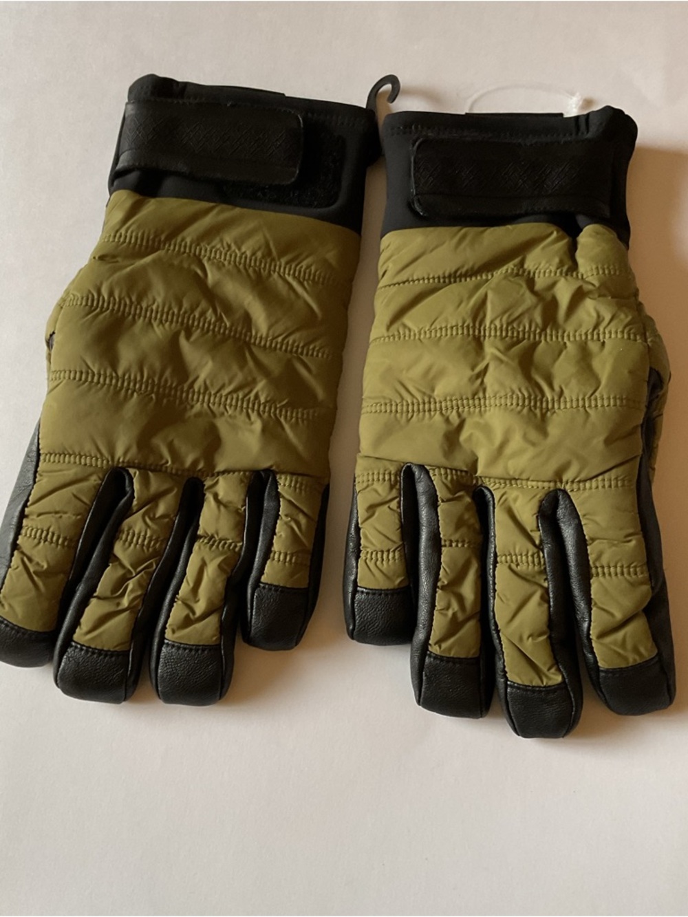 UGG MENS ALL WEATHER TASMAN STRAP GLOVE GLOVES SAPLING GREEN SIZE LARGE NWOT